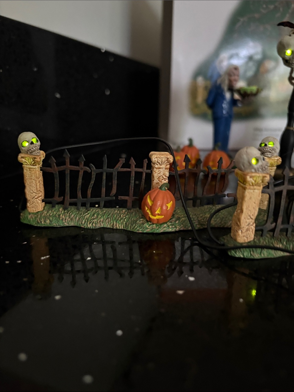 Department 56 LIT Halloween Village Gravely Landscape Accessory Set/8 Spooky - Picture 13 of 17